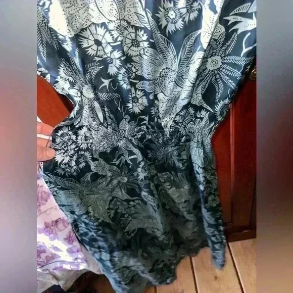 Banana Republic size 6 silk forest green floral Summer cap sleeve dress. VGUC - Picture 5 of 11